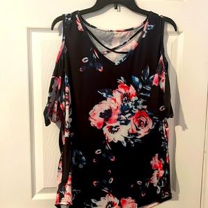 Cold shoulder, crossed neckline short sleeves never worn